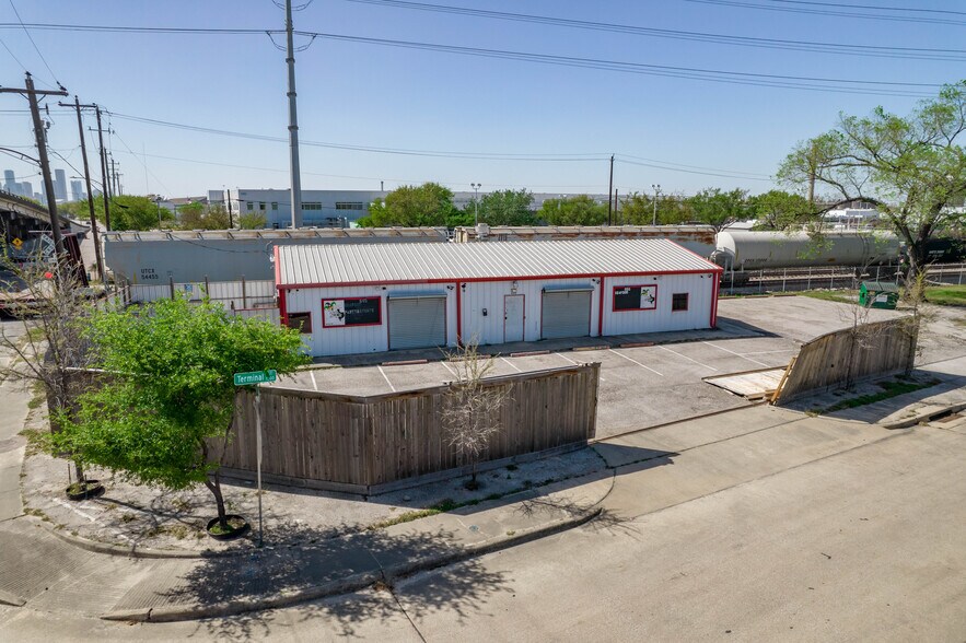 Primary Photo Of 6555 Navigation Blvd, Houston Warehouse For Lease