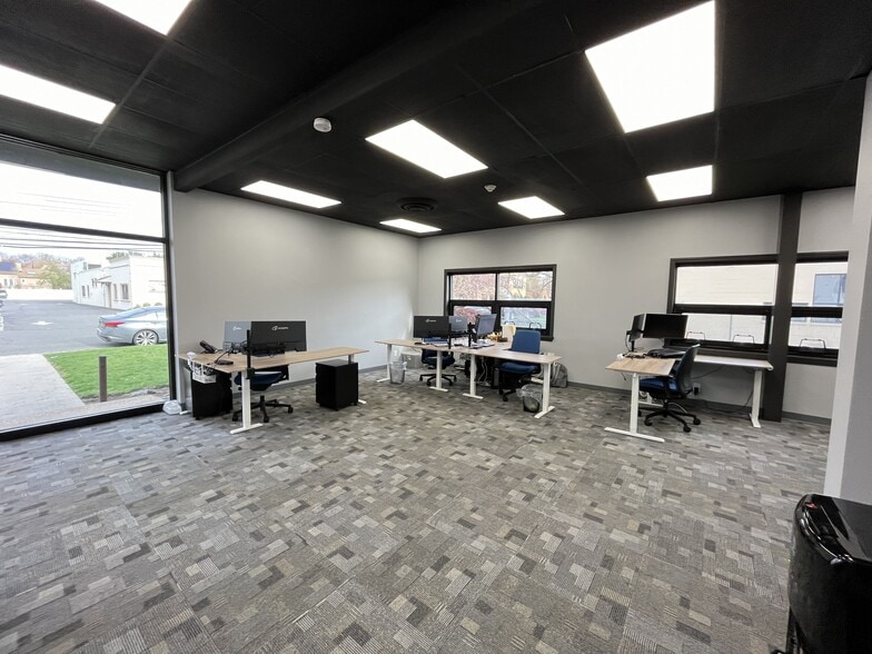 More Photos Of 43 Commerce St, Springfield Flex For Sale