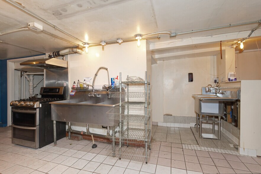 More Photos Of 1659-1665 Haight St, San Francisco Hotel For Lease