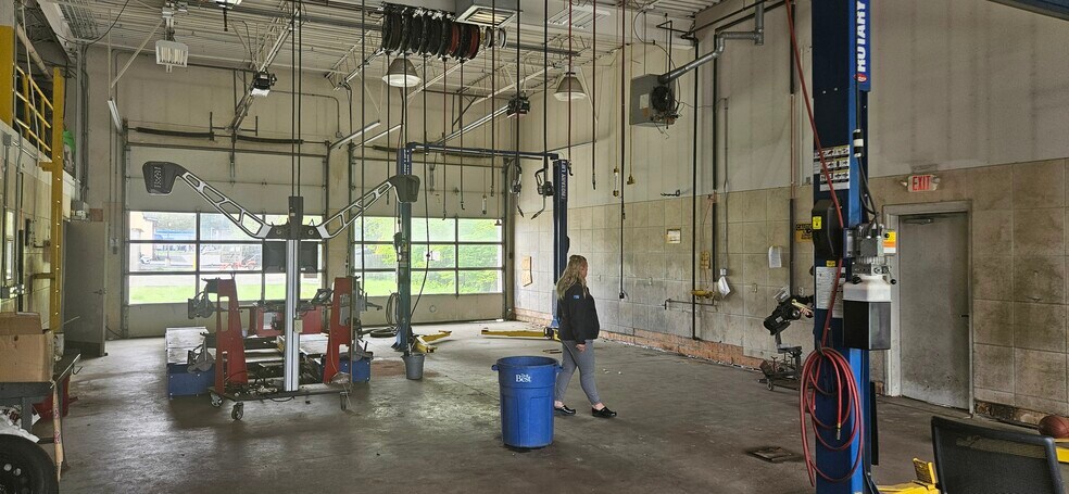 More Photos Of 160 Sykes Mountain Ave, White River Junction Auto Dealership For Sale