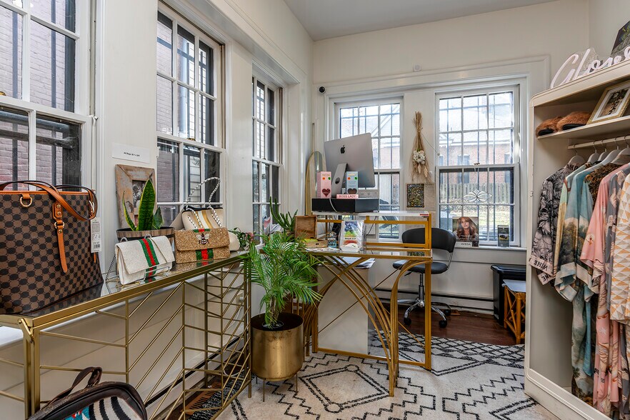 More Photos Of 302 W High St, Lexington Office Residential For Sale