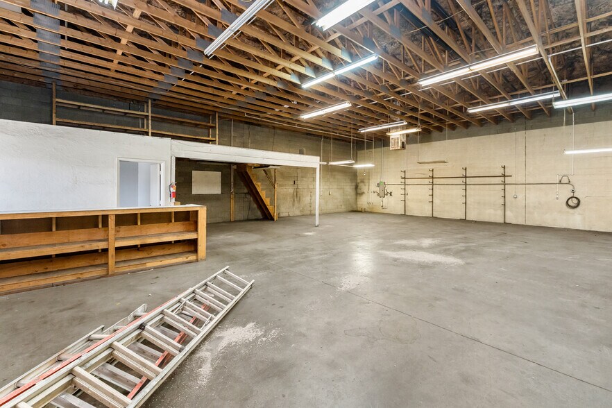 More Photos Of 8534 E Valley Rd, Prescott Valley Warehouse For Lease