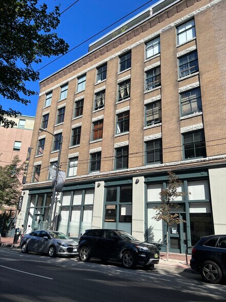 More Photos Of 1 E Cordova St, Vancouver Apartments For Lease