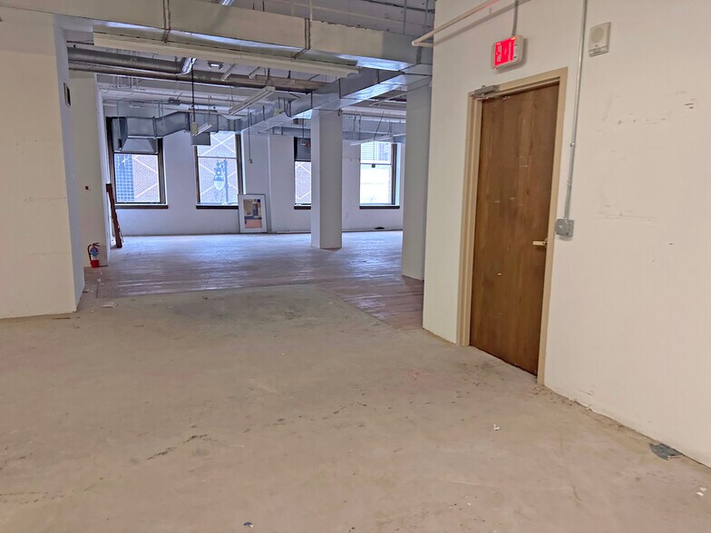 More Photos Of 89 Ionia Ave NW, Grand Rapids Office For Lease
