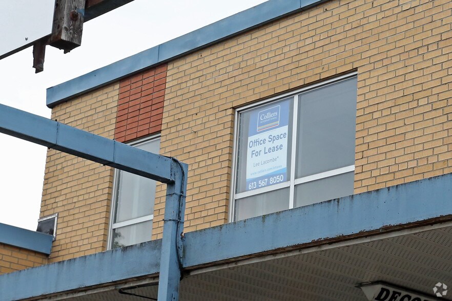 More Photos Of 18-49 Chambers St, Smiths Falls General Retail For Lease