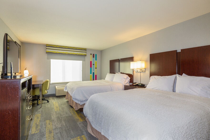 More Photos Of 7941 E Brundage Ln, Bakersfield Hotel For Sale