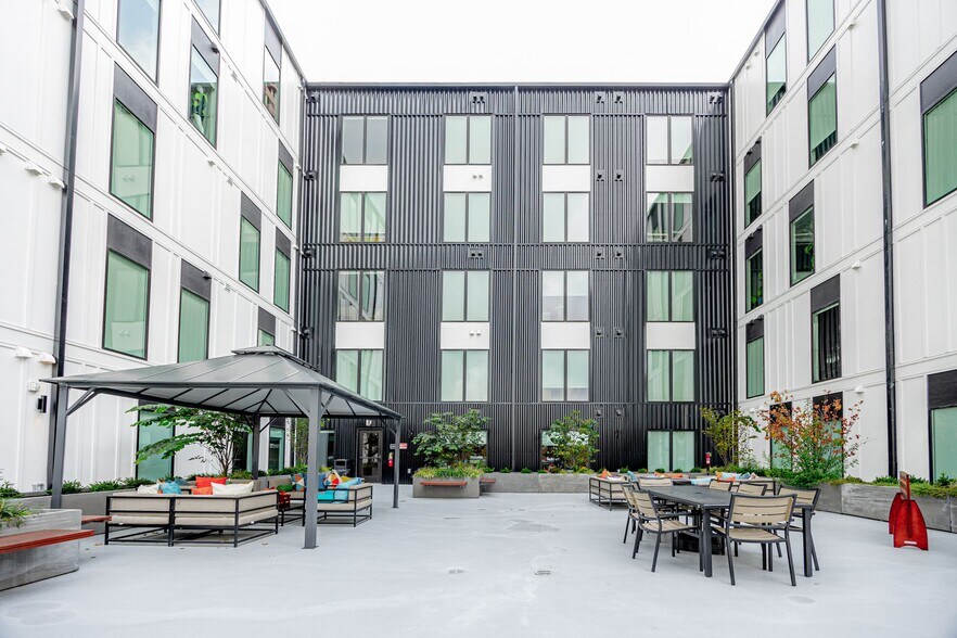 More Photos Of 366 E Broad St, Columbus Apartments For Lease