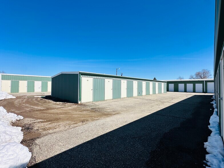 More Photos Of 67 Tweed Ln, Lander Self Storage For Sale