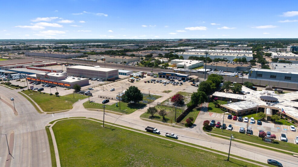 More Photos Of 3104 S Rigsbee Dr, Plano Industrial For Sale