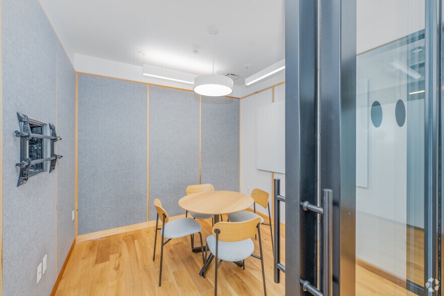 More Photos Of 1525 11th Ave, Seattle Coworking Space