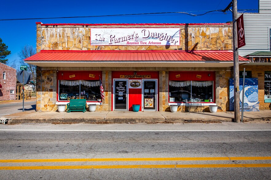 More Photos Of 223 W Main St, Mountain View Storefront For Sale