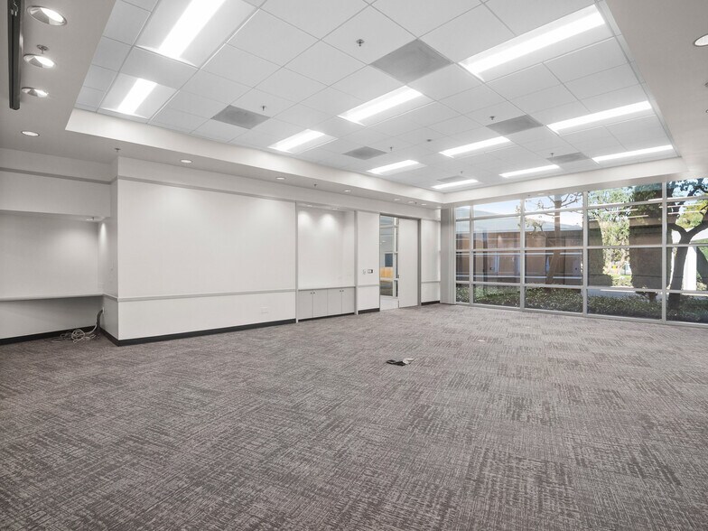 More Photos Of 5001 E La Palma Ave, Anaheim Manufacturing For Lease