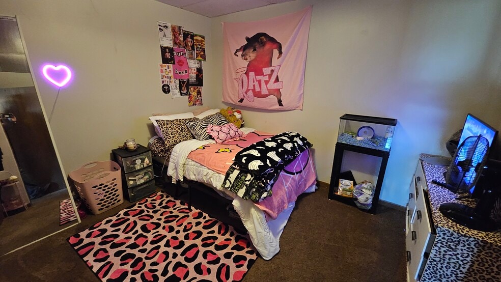 More Photos Of 1216 4th Ave, Huntington Storefront Retail Office For Sale