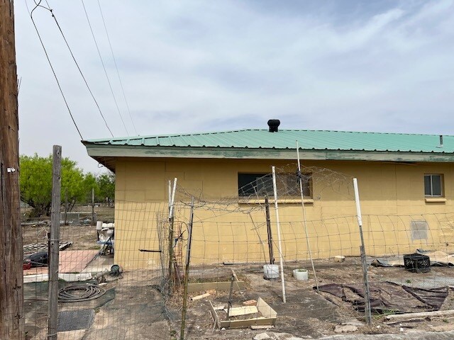 More Photos Of 208 S Ellis St, Menard Hotel For Sale