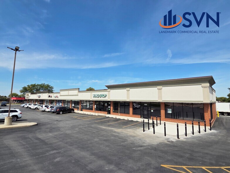 More Photos Of 1300-1326 Lake St, Roselle Unknown For Lease