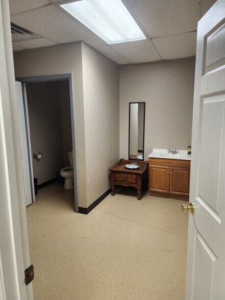 More Photos Of 111 Montclair St, Tullahoma Warehouse For Lease