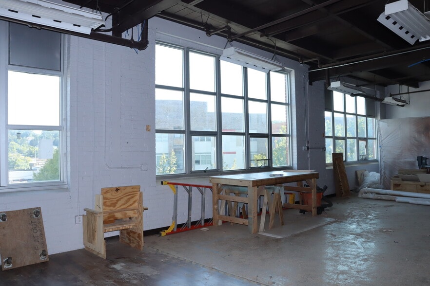 More Photos Of 100 Cherokee Blvd, Chattanooga Office For Sale