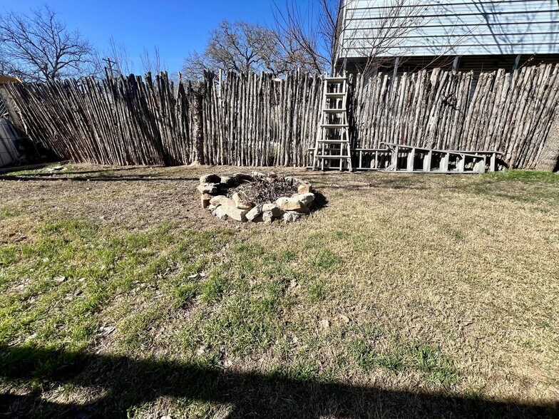 More Photos Of 309 FM 480, Center Point Fast Food For Sale
