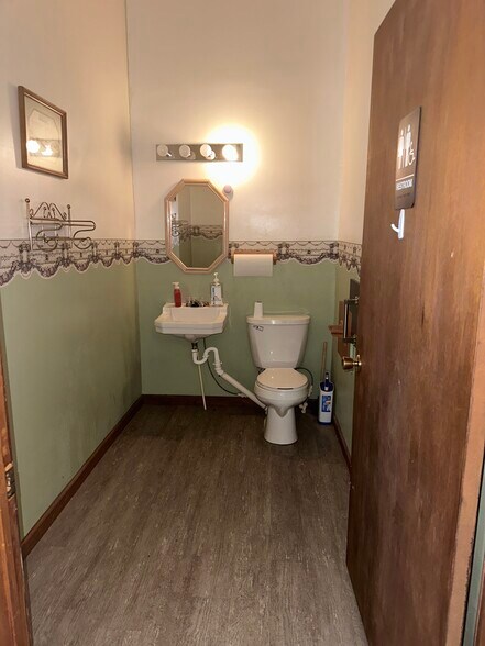 More Photos Of 115 S Pierce St, Crestline Religious Facility For Sale