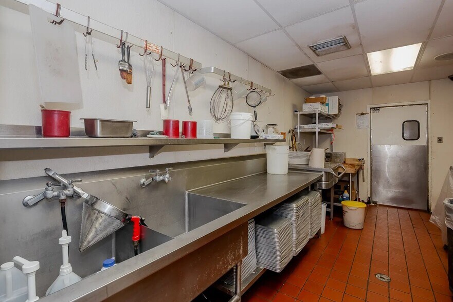 More Photos Of 4201 N Navarro St, Victoria Fast Food For Sale