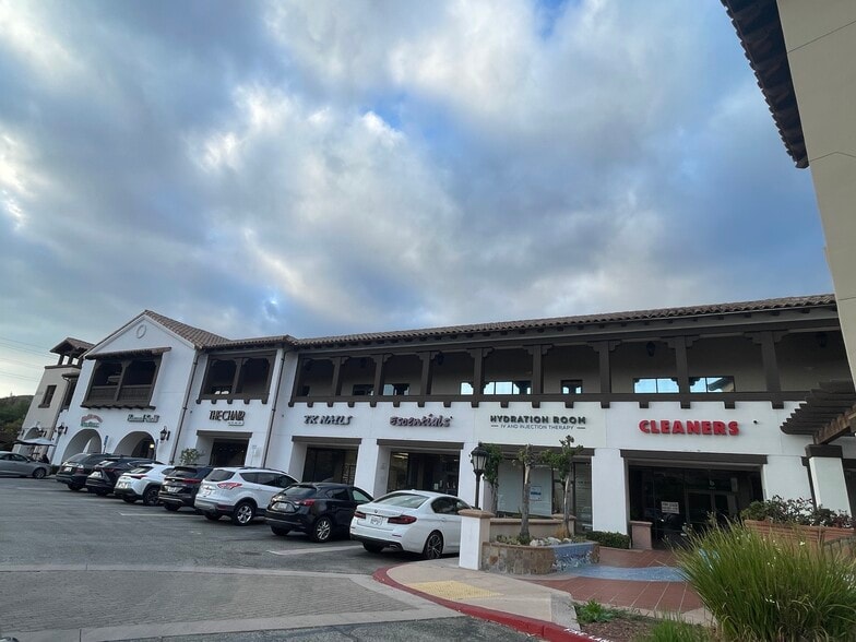 More Photos Of 26527-26351 Agoura Rd, Calabasas Storefront For Lease