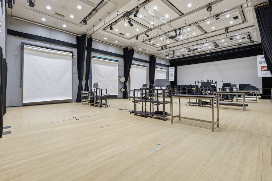 More Photos Of 3536 Boul Saint-Laurent, Montréal Office For Sale