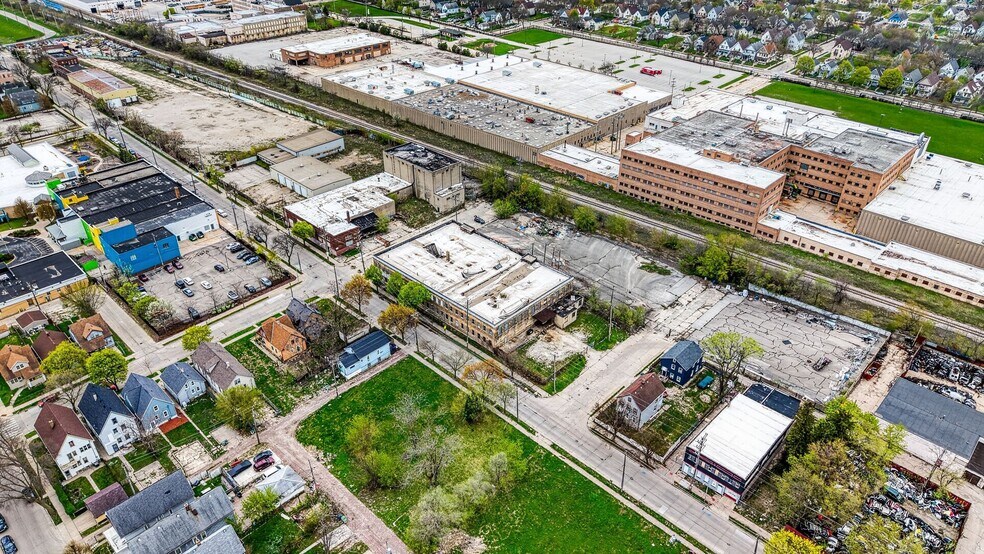 More Photos Of 3000 W Clarke St, Milwaukee Warehouse For Sale