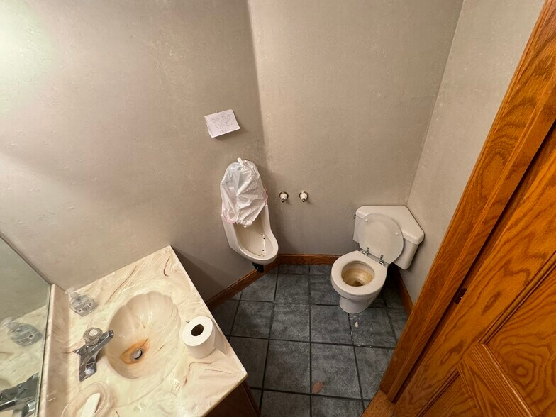 More Photos Of 1173 Manchester Ave SW, North Lawrence Office Residential For Sale