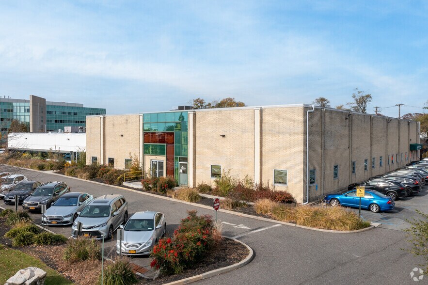 More Photos Of 150-170 Crossways Park Dr N, Woodbury Flex For Lease