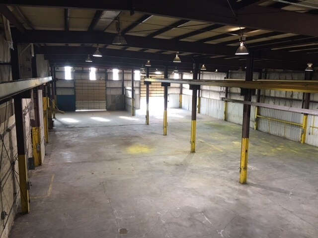 More Photos Of 223-227 S Main St, Wagoner Warehouse For Sale