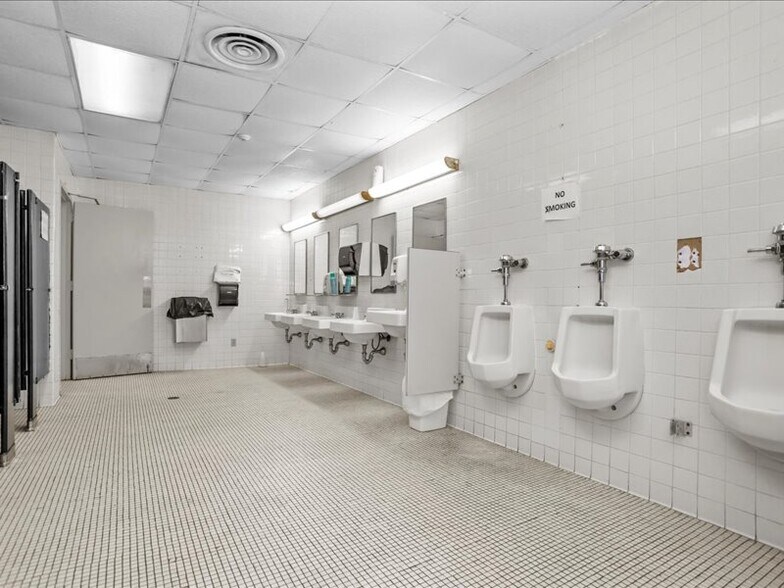 More Photos Of 1819 Spring St, Palestine Specialty For Sale