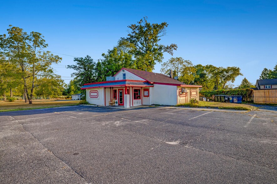 More Photos Of 111 Lakeside Dr, Tuckerton Light Distribution For Sale