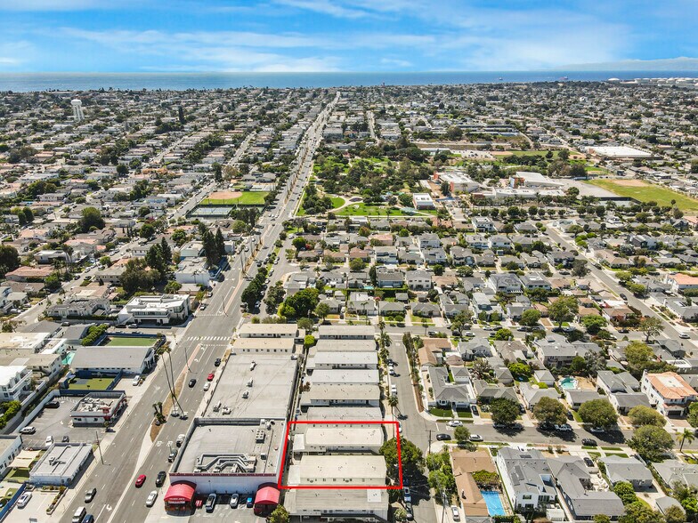 More Photos Of 1826-1828 12th St, Manhattan Beach Apartments For Sale