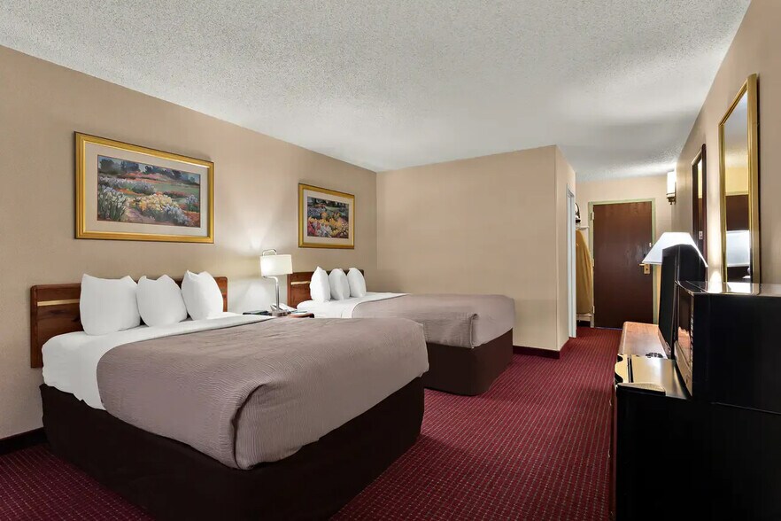 More Photos Of 300 S Highway 13, Craig Hotel For Sale