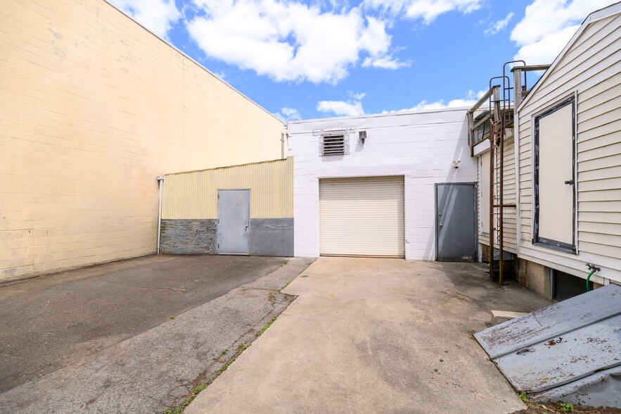 More Photos Of 36 Larkin St, Stamford Warehouse For Sale