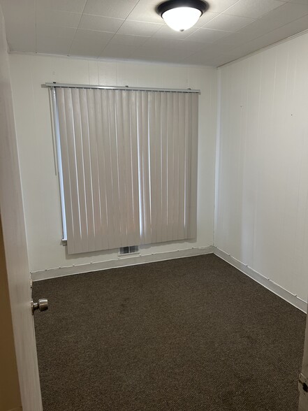 More Photos Of 2305 N Wood Ave, Roselle Medical For Sale