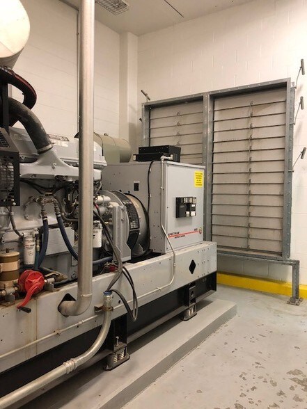 More Photos Of 13229 Southview Ln, Dallas Flex For Sale