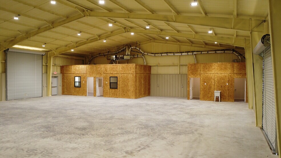 More Photos Of 16013 FM 429, Terrell Flex For Lease