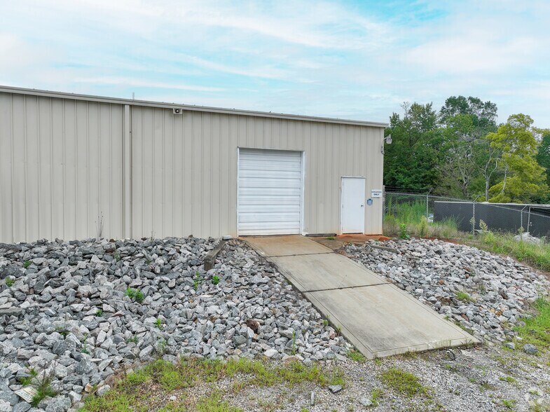 More Photos Of 6645 Denver Industrial Park Rd, Denver Warehouse For Lease
