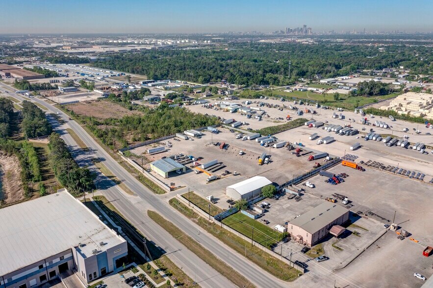 More Photos Of 6409 Mesa Dr, Houston Truck Terminal For Lease