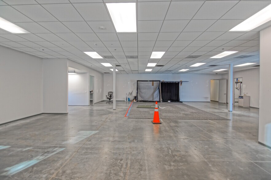 More Photos Of 887-889 N Douglas St, El Segundo Loft Creative Space For Sale