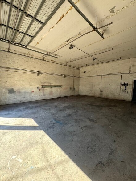 More Photos Of 1002 SE 9th St, Cape Coral Service For Lease