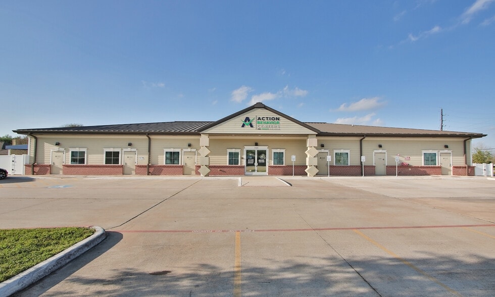 More Photos Of 15606 W Airport Blvd, Sugar Land Medical For Sale