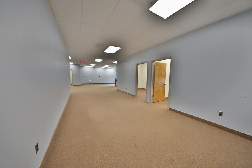 More Photos Of 12 Orben Dr, Landing Showroom For Lease