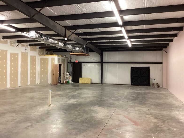 More Photos Of 2221-2239 Pinehurst Plz, Aberdeen Unknown For Lease