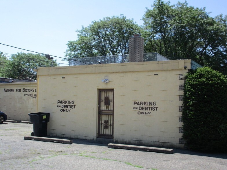 More Photos Of 18940 Schoolcraft, Detroit Medical For Lease