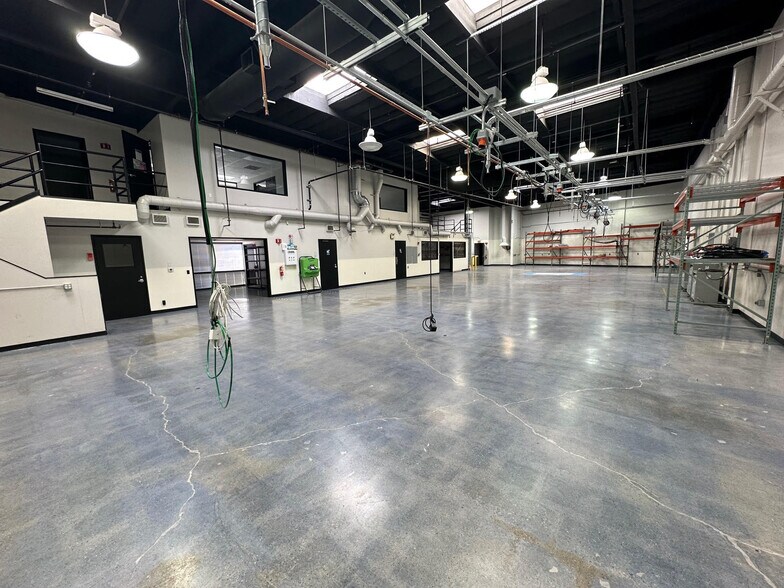 More Photos Of 456 E McGlincy Ln, Campbell Manufacturing For Sale