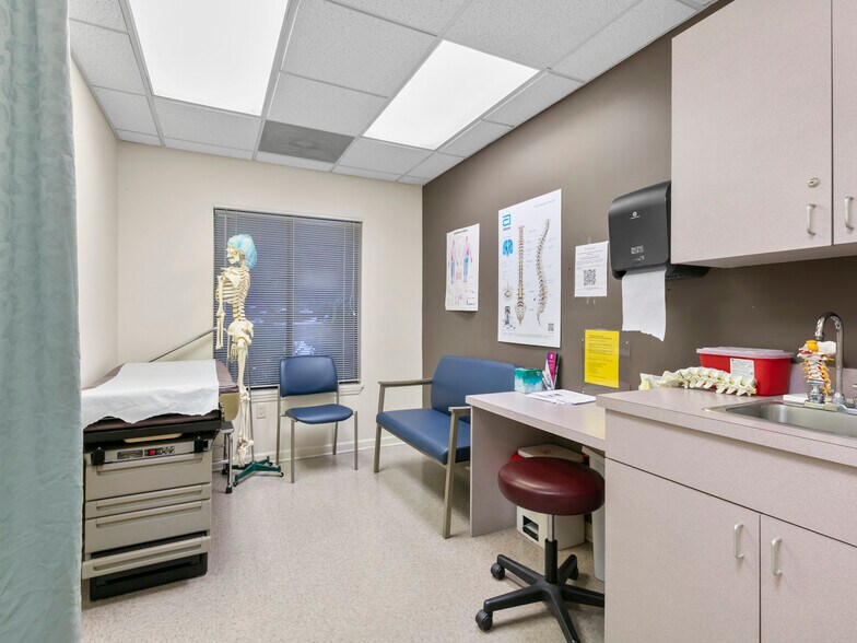 More Photos Of 1998 Hendersonville Rd, Asheville Medical For Lease