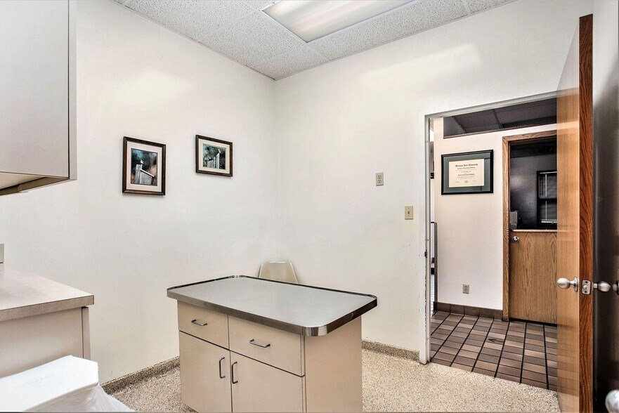 More Photos Of 2007 E Apple Ave, Muskegon Medical For Sale