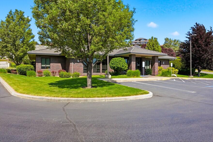More Photos Of 925 Triple Crown Ave, Yakima Office For Sale